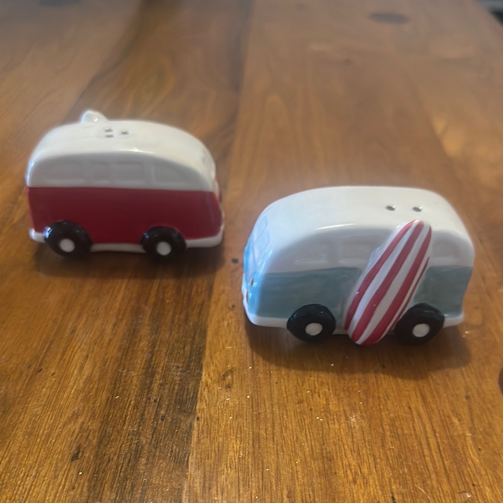 Vintage America Red and Blue salt and pepper shakers surfer vans